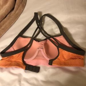 Victoria's Secret Tops - Victoria’s Secret sports bra. Size: Small/32B Victoria's Secret Tops - Victoria’s Secret sports bra. Size: Small/32B